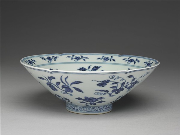 青花花果紋葵口碗