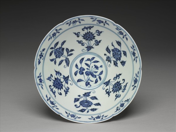 青花花果紋葵口碗