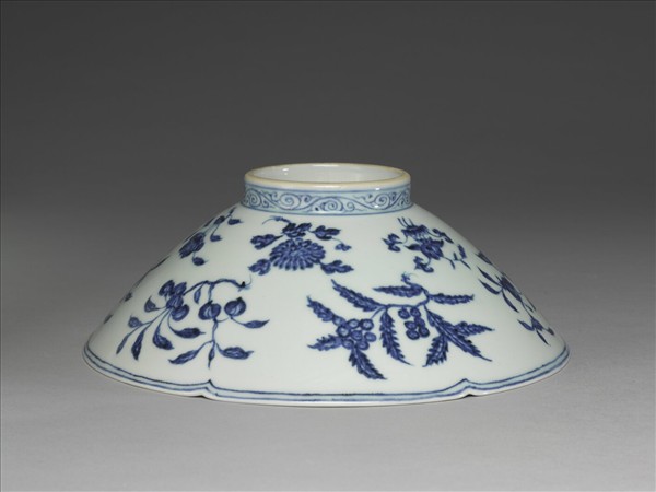 青花花果紋葵口碗