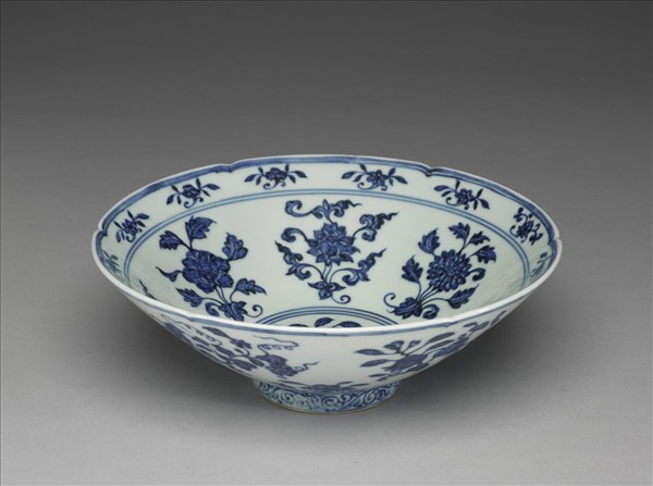 青花花果紋葵口碗