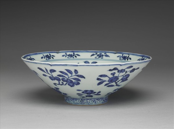 青花花果紋葵口碗