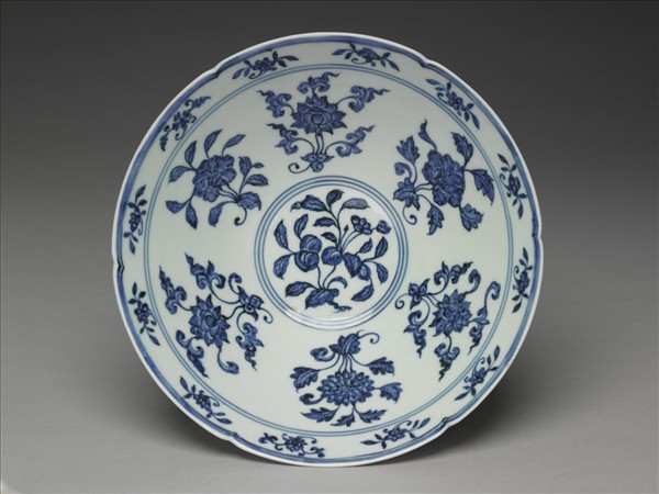 青花花果紋葵口碗