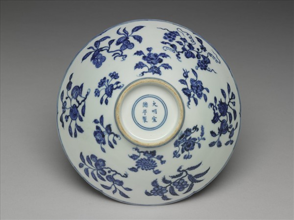 青花花果紋葵口碗