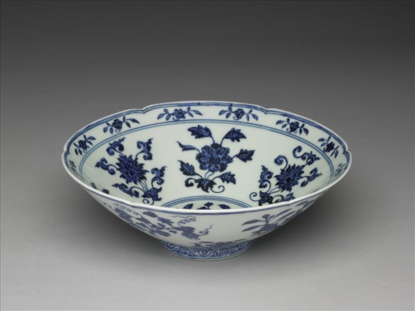 青花花果紋葵口碗