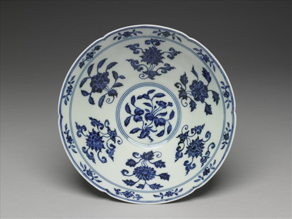 青花花果紋葵口碗