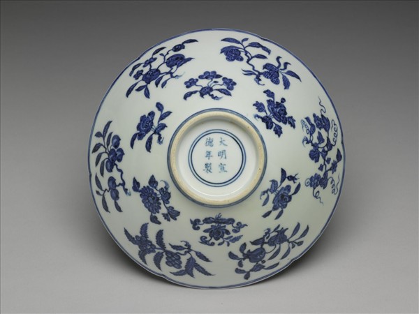 青花花果紋葵口碗