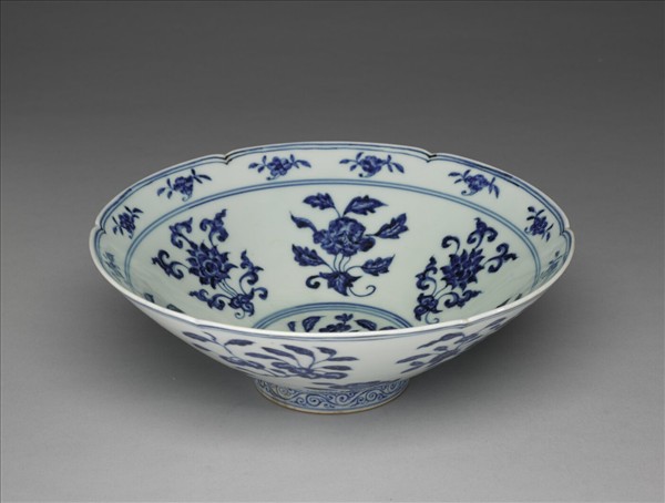 青花花果紋葵口碗
