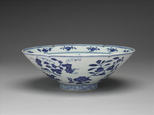 青花花果紋葵口碗