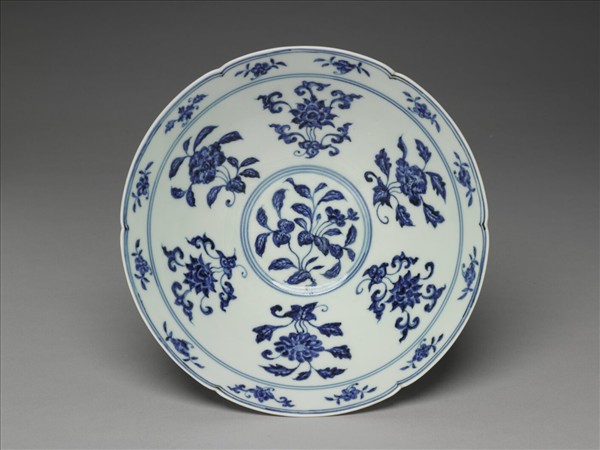 青花花果紋葵口碗