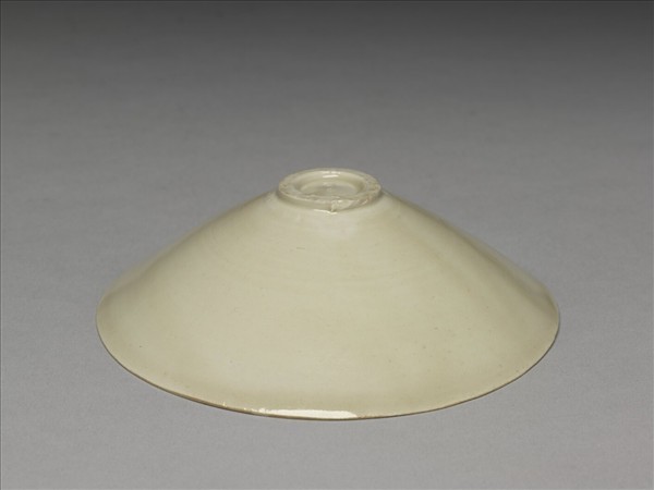 定窯 旋紋笠式盞