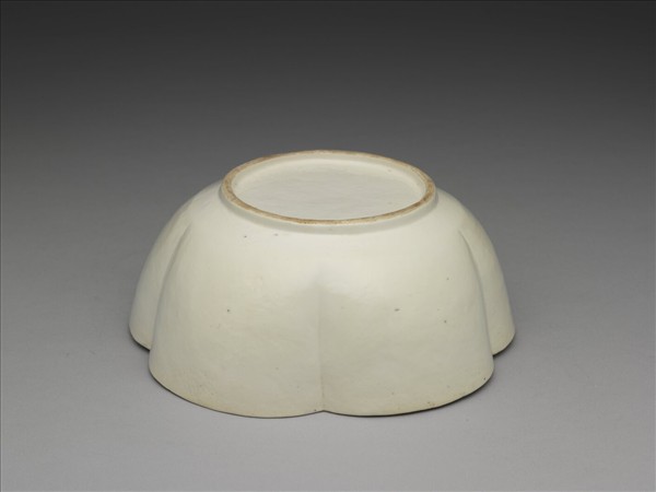 定窯 白瓷梅花式碗