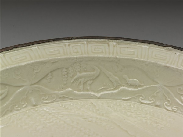 定窯 印花孔雀蕉石圖折沿盤