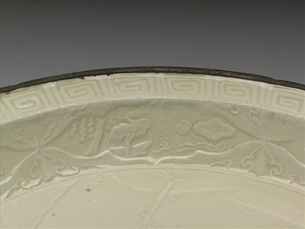 定窯 印花孔雀蕉石圖折沿盤