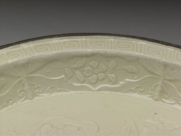 定窯 印花孔雀蕉石圖折沿盤