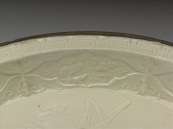 定窯 印花孔雀蕉石圖折沿盤