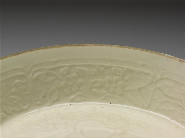 白瓷印花獅戲圖蔗段式洗