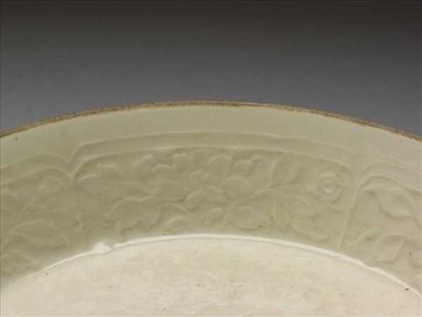 白瓷印花獅戲圖蔗段式洗