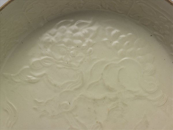 白瓷印花獅戲圖蔗段式洗