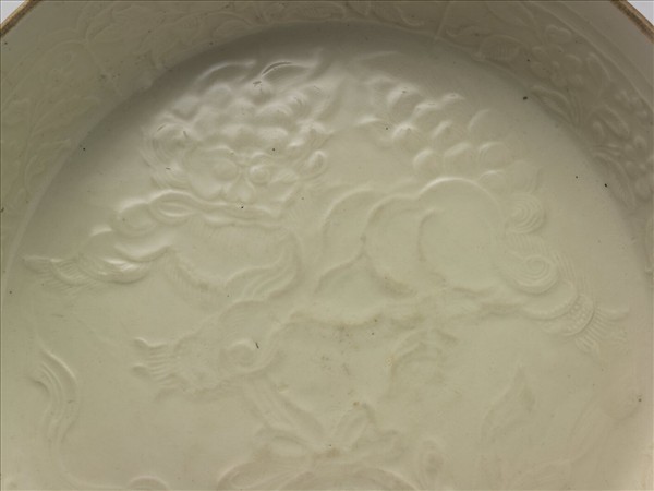 白瓷印花獅戲圖蔗段式洗