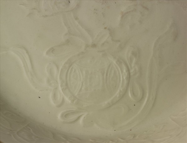 白瓷印花獅戲圖蔗段式洗