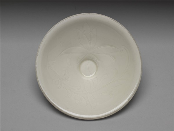 定窯 白瓷劃花萱草紋笠式盞