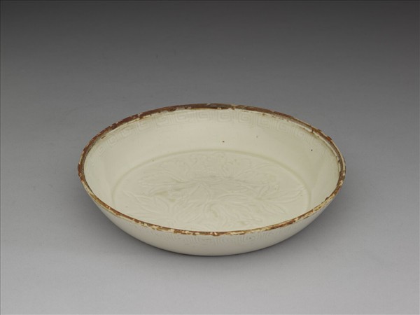 定窯 白瓷劃花牡丹紋盤