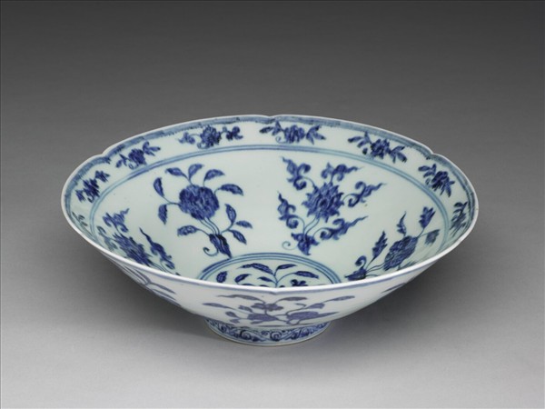 青花花果紋葵口碗