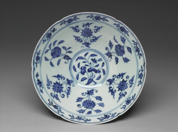 青花花果紋葵口碗