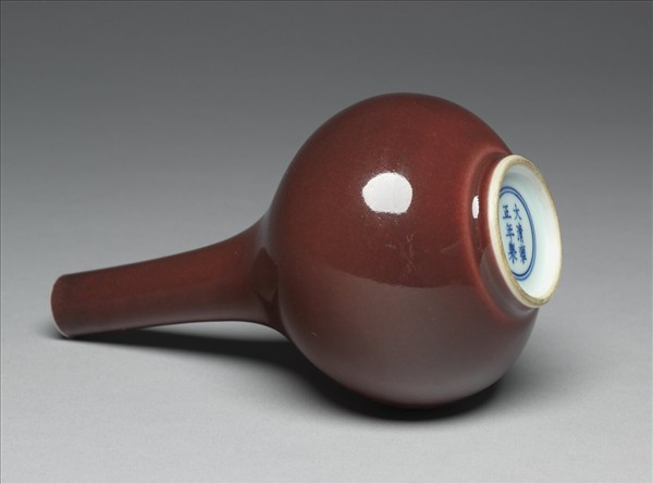 紅釉錐把瓶