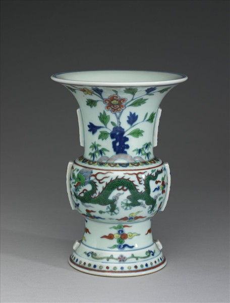 鬥彩花卉龍紋尊