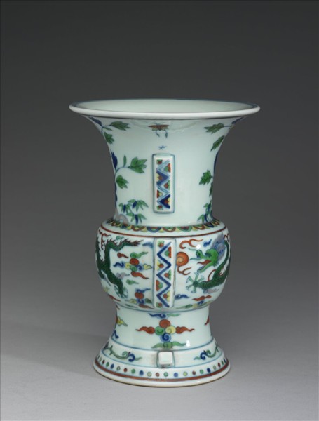 鬥彩花卉龍紋尊