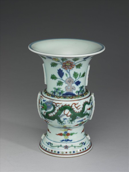 鬥彩花卉龍紋尊