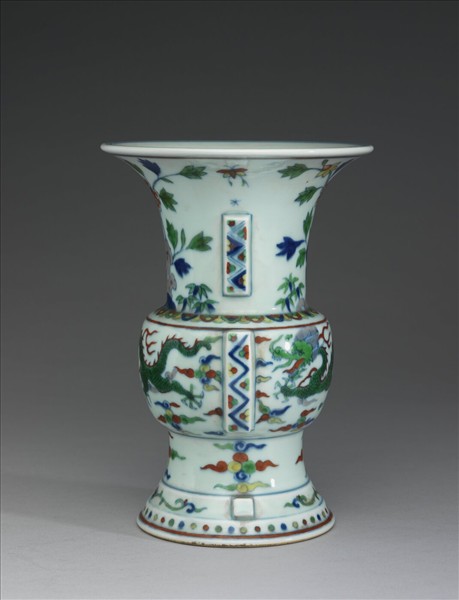 鬥彩花卉龍紋尊