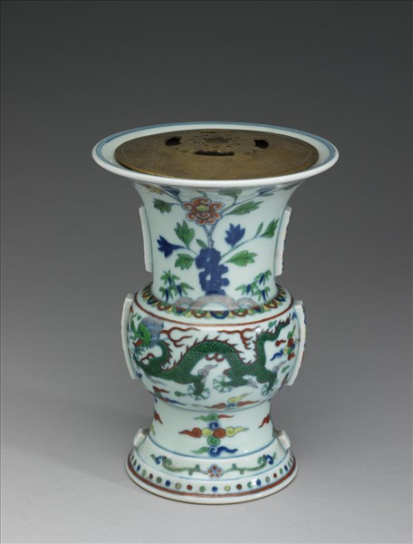 鬥彩花卉龍紋尊