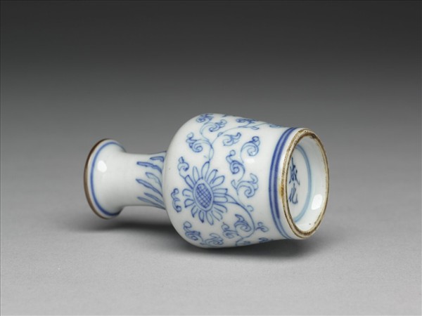 青花菊花紋瓶