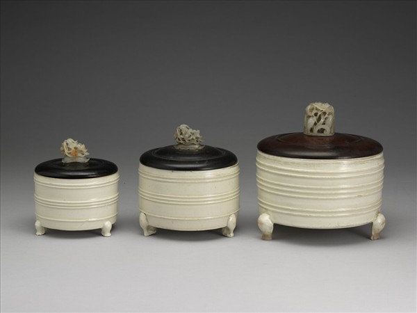 定窯 白瓷弦紋樽帶蓋