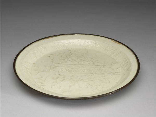 定窯 白瓷印花嬰戲圖折沿盤