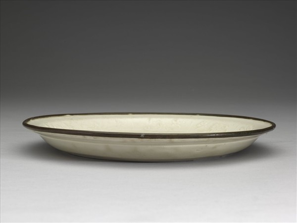 定窯 白瓷印花嬰戲圖折沿盤