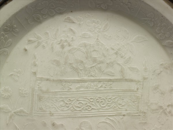 定窯 白瓷印花嬰戲圖折沿盤