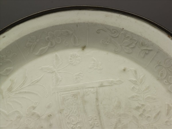 定窯 白瓷印花嬰戲圖折沿盤