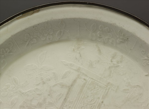 定窯 白瓷印花嬰戲圖折沿盤