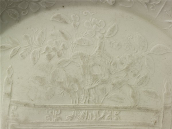 定窯 白瓷印花嬰戲圖折沿盤