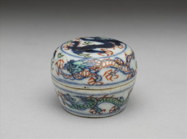 青花加彩龍紋盒