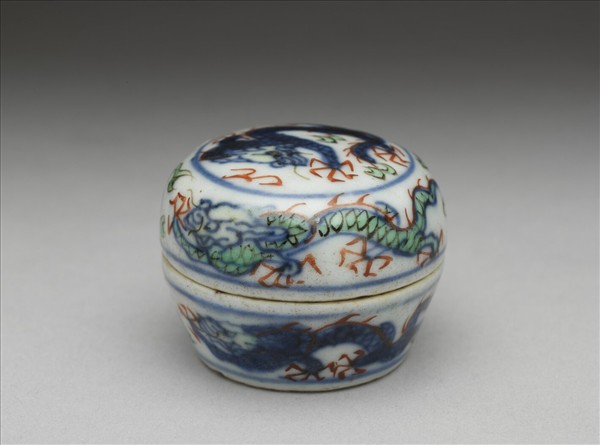 青花加彩龍紋盒