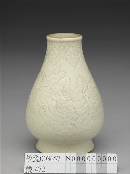 臨川窯 白釉劃花螭文靈竹瓶
