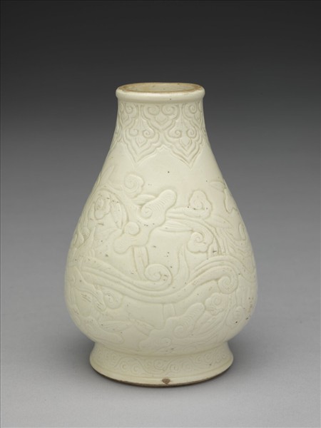 臨川窯 白釉劃花螭文靈竹瓶