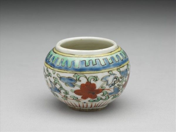 五彩花卉紋罐
