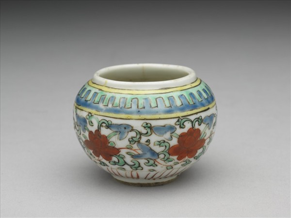 五彩花卉紋罐