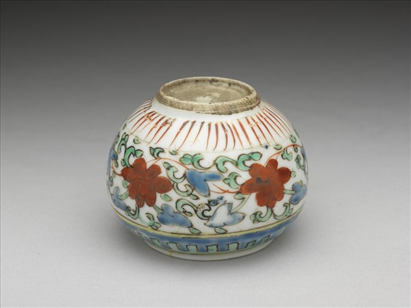 五彩花卉紋罐