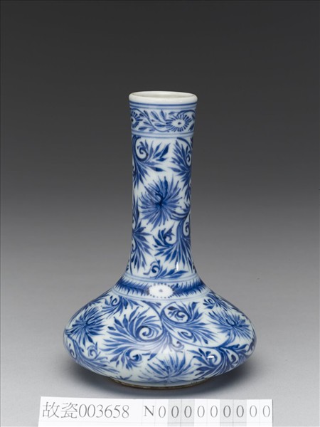 青花轉枝菊花紋長頸瓶